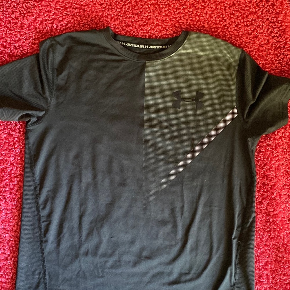 Under Armour Youth shirt. Excellent Condition! Youth XL